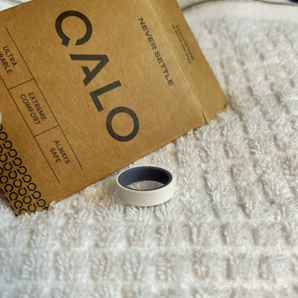 Qalo Strata Silicone Ring - Picture 2 of 3